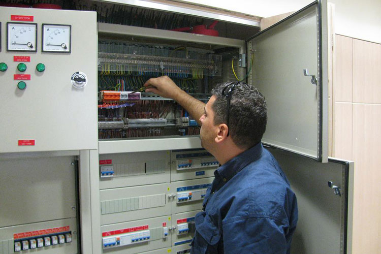 תיקון לוח חשמל 2